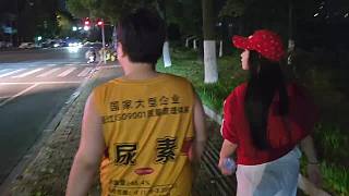 步行中回應(yīng)能力質(zhì)疑顯露不滿