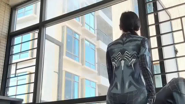 来和两个蜘蛛侠玩情趣play
