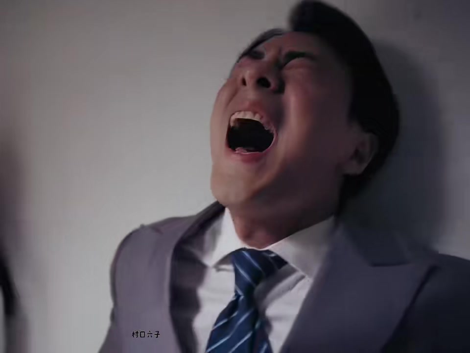 当侯爵十一撞见同事在公司亲亲
