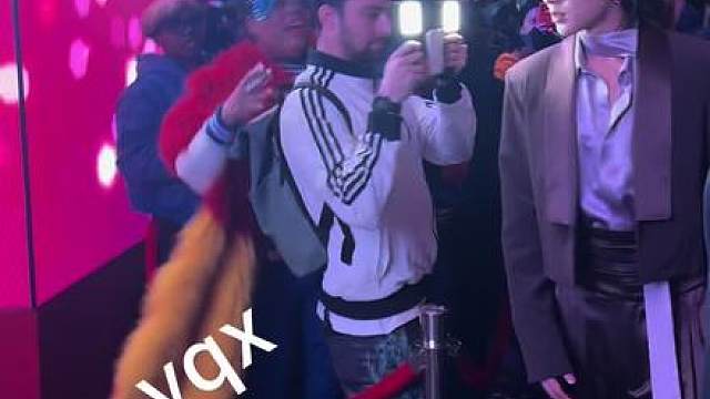 就在眼前直接帅懵.. party 蔡徐坤