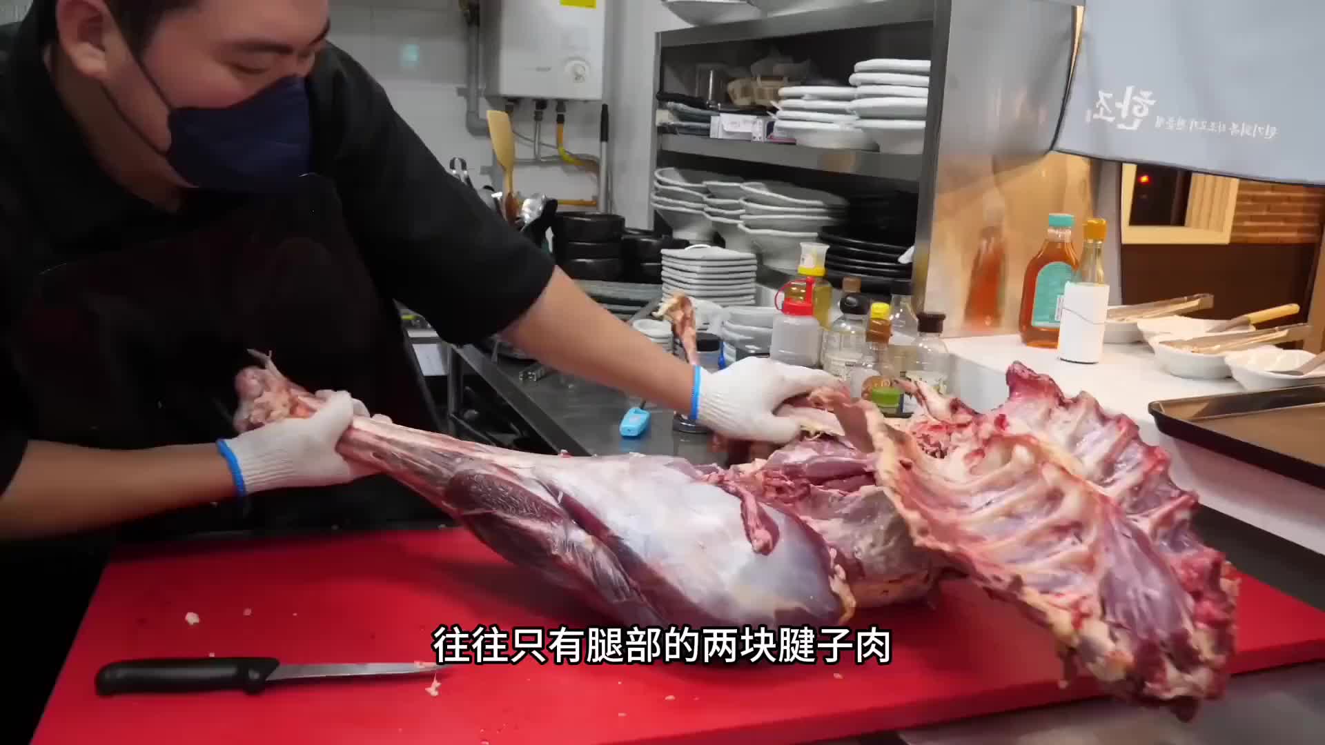 当寿司店里拿出了鸵鸟刺身，看似猩红的肉质里却散发着浓烈的鲜香
