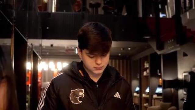 他是S1mple钦点的现役第一狙击手 可他却带领队伍 连输两场淘汰出局