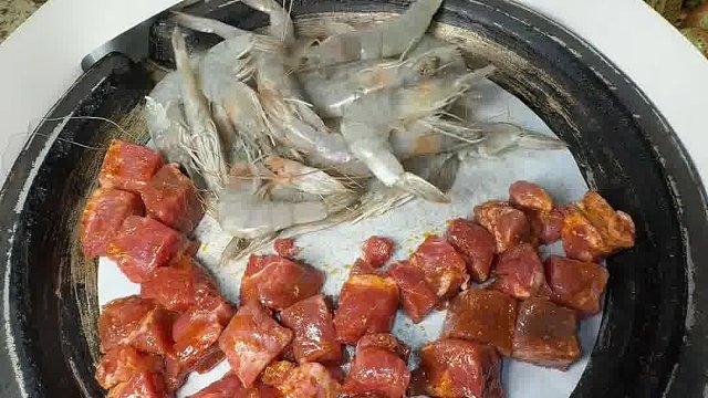开在磁县的姜白丁自助烤肉你不要太好吃啊！草莓随便吃也太好了吧