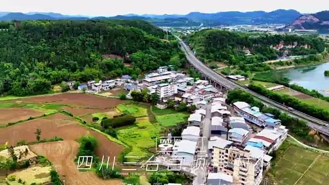 四川三台百顷一村