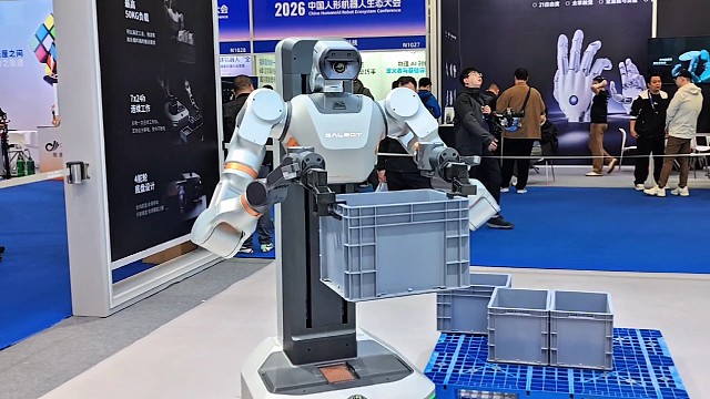 轮式双臂协作机器人