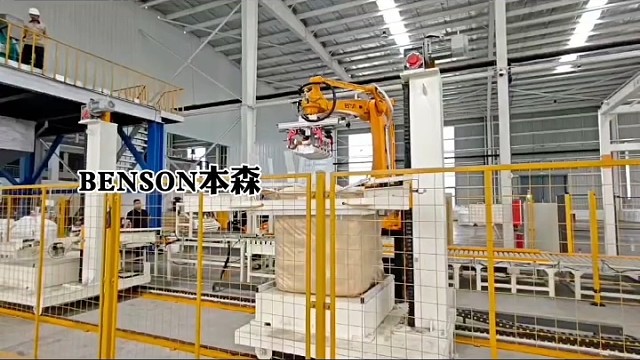 25公斤玻璃珠袋装码垛，人工扛运太累？
全自动玻璃珠码垛机上线
精准抓取、平稳堆垛，不撒料、不破损