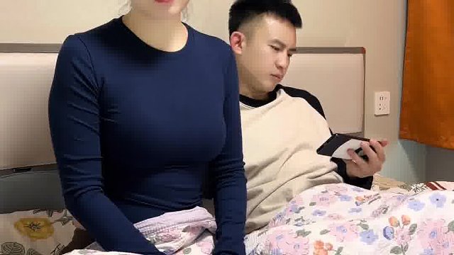 这娘们一天事多，到底哪里痒也说不明白