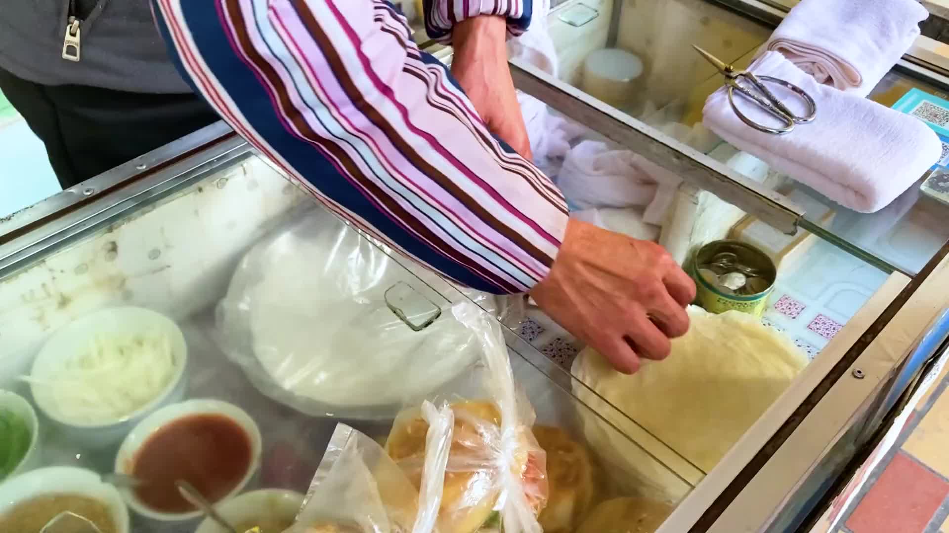 摊子一支就是三十多年，老厦门人童年回忆，一人一摊坚守古早手艺