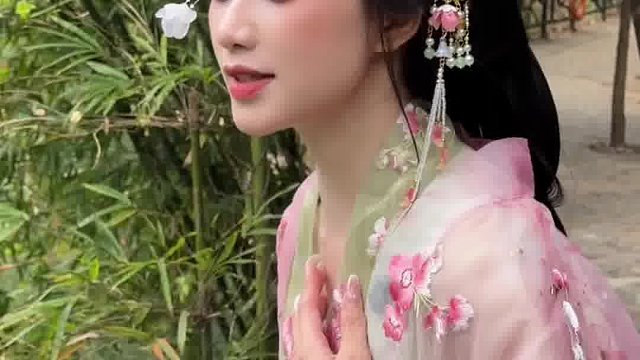 春风若有怜花意，可否许我再少年 莫负春光，一起去赏花吧