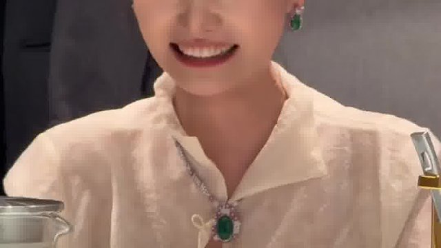 我干妈还怪可爱的呢……