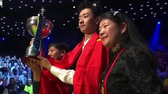 2026斯诺克世锦赛决赛，吴宜泽18:17双赛点绝杀肖恩·墨菲，夺得冠军！