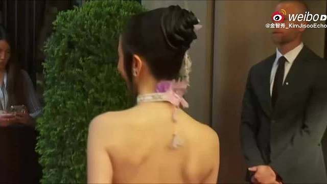 JISOO 2026 Met Gala 出发饭拍合集

 ​​​