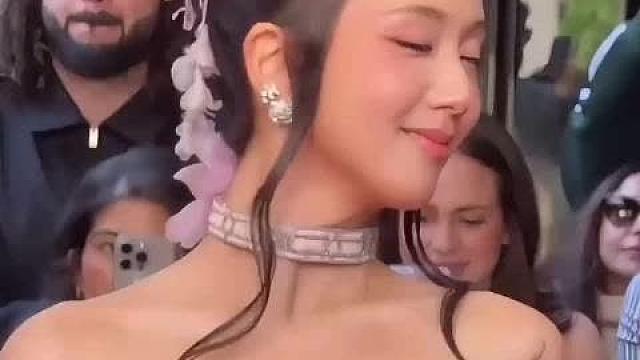 JISOO 2026 Met Gala 出发饭拍合集

 ​​​