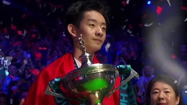 吴宜泽：斯诺克世锦赛历史上首位00后冠军，热血沸腾的逆袭之路