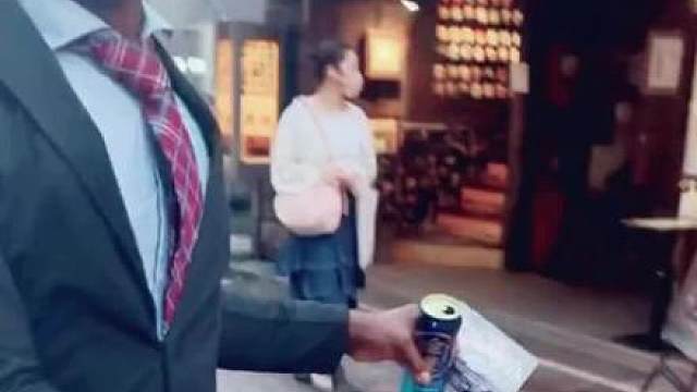 日本街头 爱搭讪的黑人小哥
