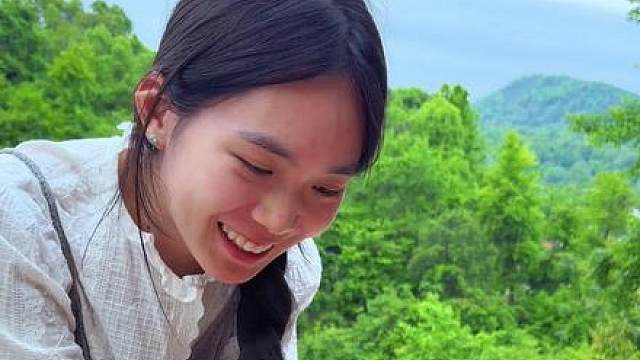 本来是捡黄鳝，结果遇到的都是龙虾