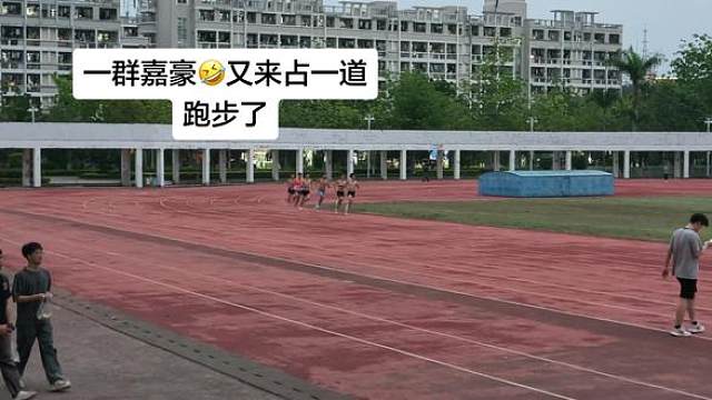 嘉豪又来跑步了
