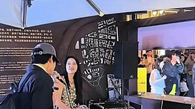 当男歌手放假回家偶遇驻唱歌手唱偶像的歌，被触发了底层代码 感谢 现场歌手 的支持！