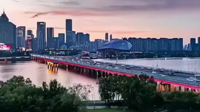 你去万达看电影要付钱吗？