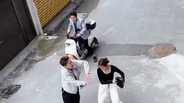 女子急中生智，这反应太给力了！