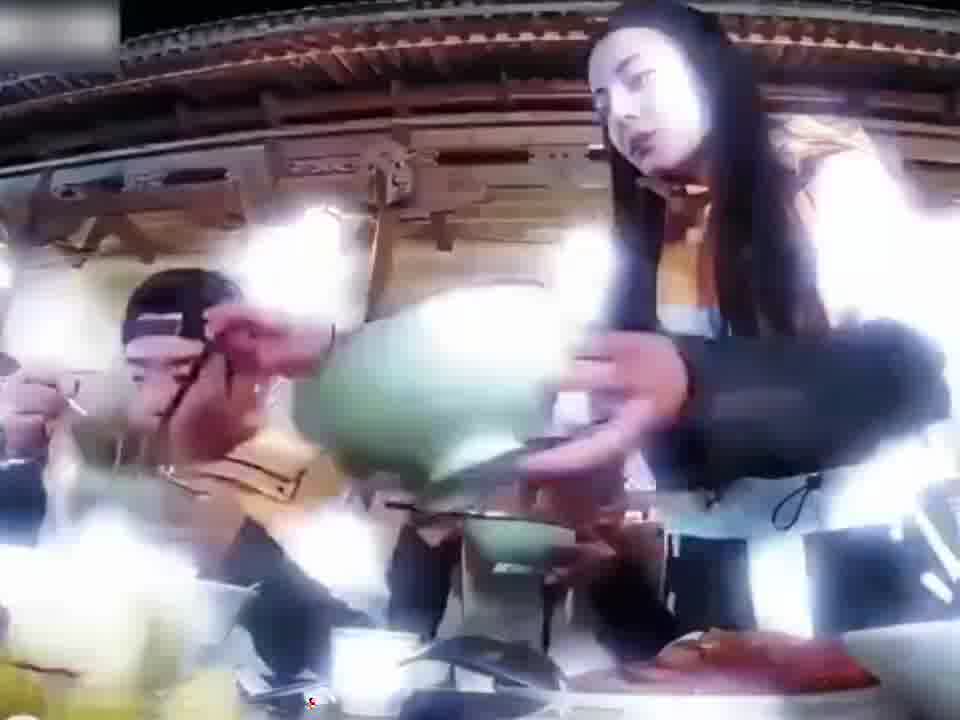 迪丽热巴我天你碗里面比我还多