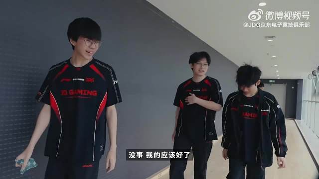 压力一只小吉吗，有点意思

Vampire：我的（键盘）是Faker同款
Junjia：没事，我的应