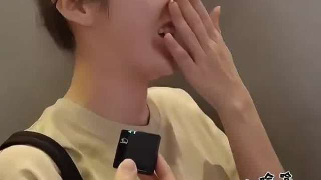 小姐姐遇到打劫的,没想到花招还挺多