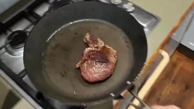這塊牛排你先吃！