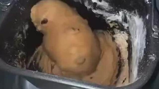 我妈说在他回家之前把面团给揉好，发现个很简单的方法，我妈回来会夸我吗？