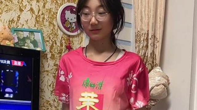 哥哥给买的衣服，眼光挺独特啊！
