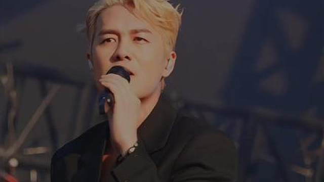 “吴克群十年前写的歌终于舍得唱给我们听了 吴克群北京草莓音乐节《是我不够好》直拍！”