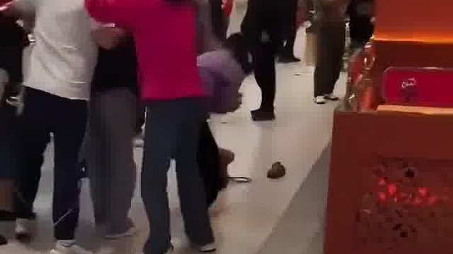 就想问他家孩子当场吓死了么？