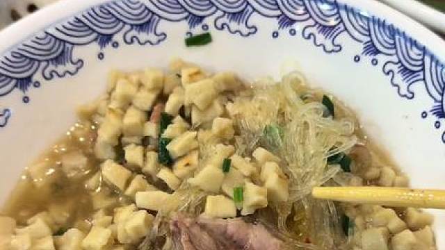 本地人带我来的他觉得不错的泡馍店