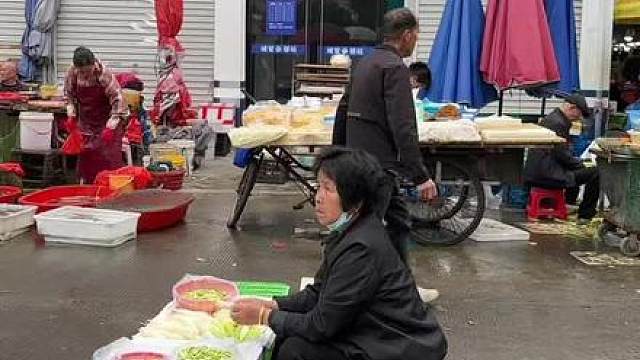 街头一曲，唱尽人间烟火 都是人间惆怅客，何必执着不快乐