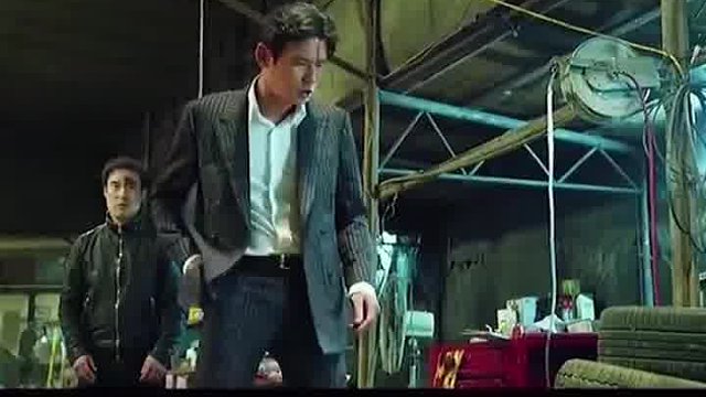 为了合法揍犯人，这骚操作看懵小伙