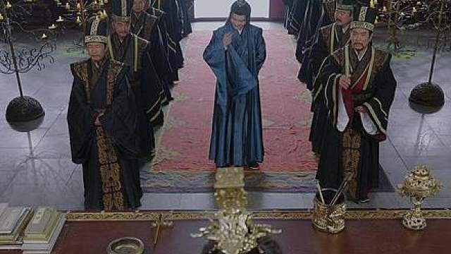 我刚登基称帝，她就说我是昏君