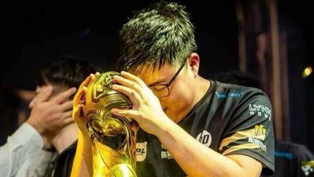 【S8MSI】击败LCK夺冠也被认为没有含金量，Uzi唯一一个世界赛事的冠军。