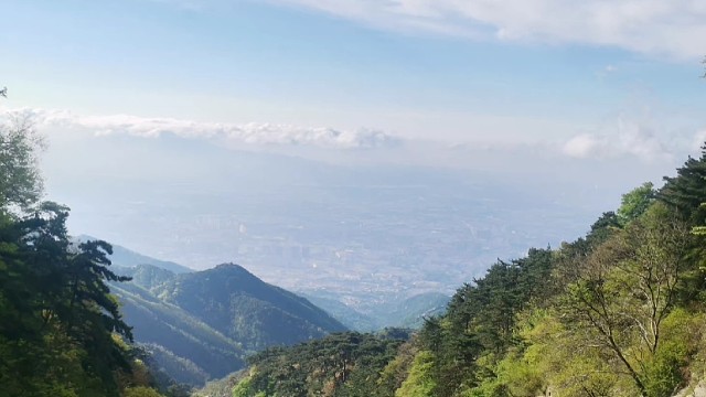 爬泰山下山了才晴天