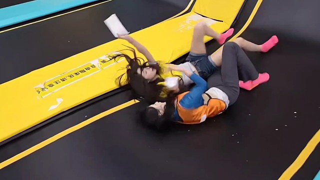 撕名牌
