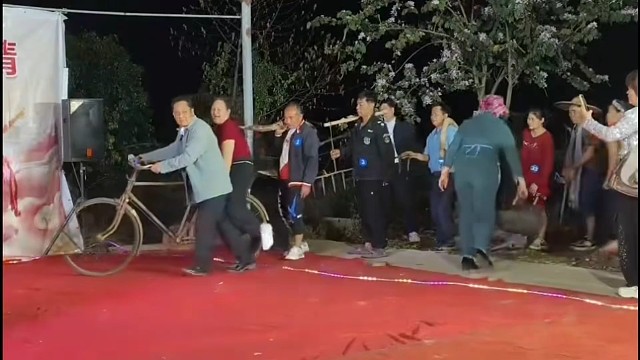 社坡三月三农具走秀