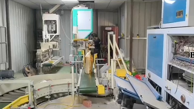 告别人工扛袋！大米码垛机，米业降本增效王炸
高速精准｜24小时稳定｜省人工提产能
米厂自动化，一台就