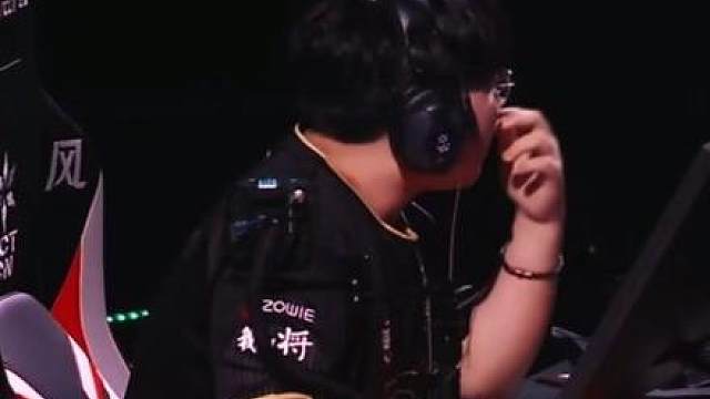 把对面教练打出痛苦面具之人
