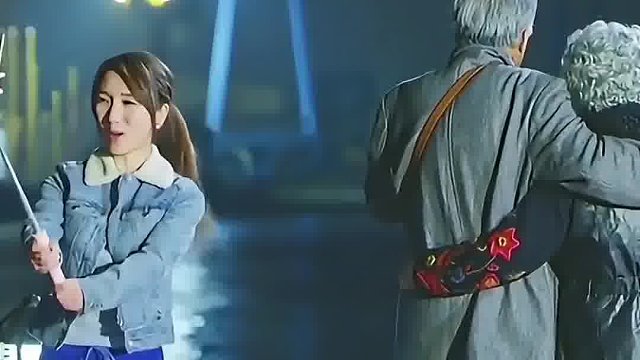 美女直播夸大爷大妈恩爱，怎料大爷一句话笑喷
