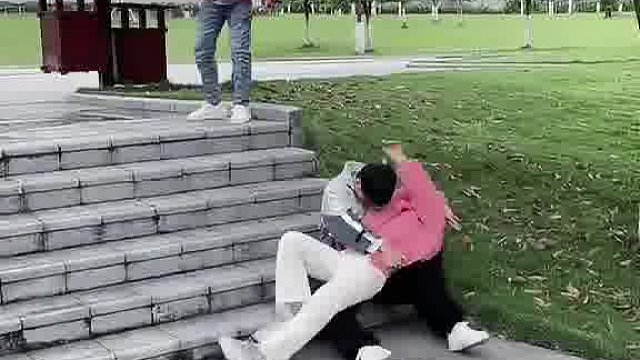 难道不应该男的先低头吗？一点格局都没有！