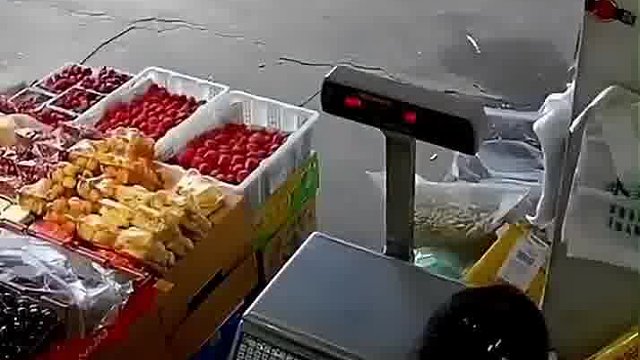 捡回一条命全凭孩子自己反应快！
