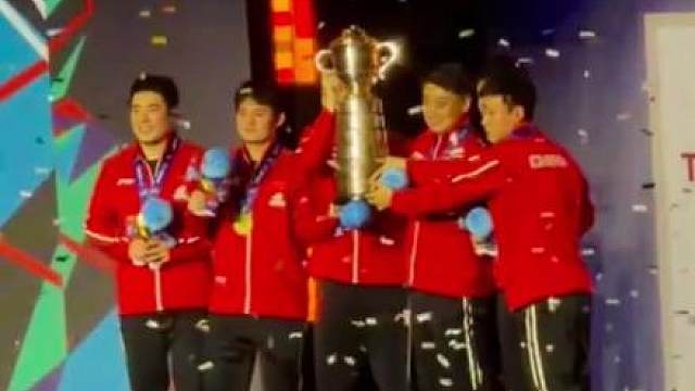 王楚钦开心的抱住马龙，这是在撒娇么？