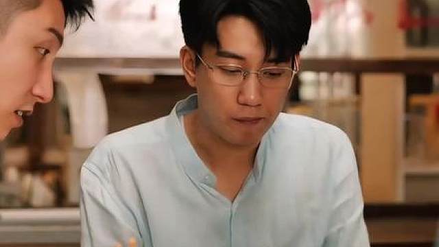 黄景瑜：做的还是不好吃，要不他能走吗…哈哈哈