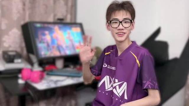 总决赛！我们来啦！ 无畏争锋，问鼎终局！ 全员已就位！