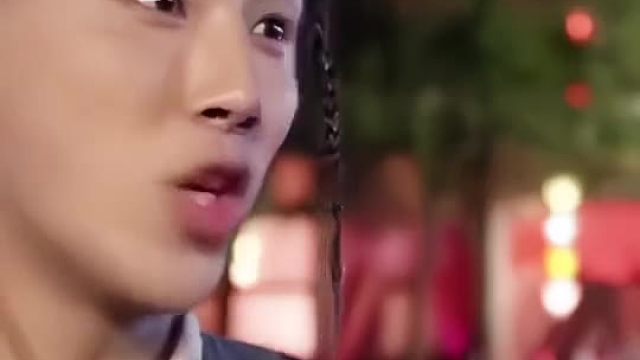 我们守门不看时辰，只有鸡叫才开门