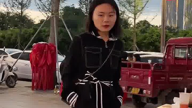 女孩第一次出来见男网友，男子就只点了一份烤鱼